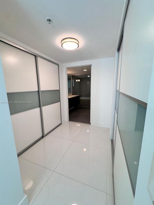 В аренду: $4,100 (2 спален, 2 ванн, 958 Квадратных фут)