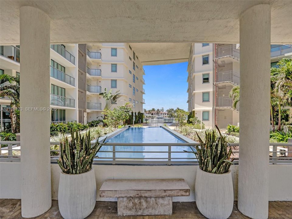 В аренду: $4,100 (2 спален, 2 ванн, 958 Квадратных фут)