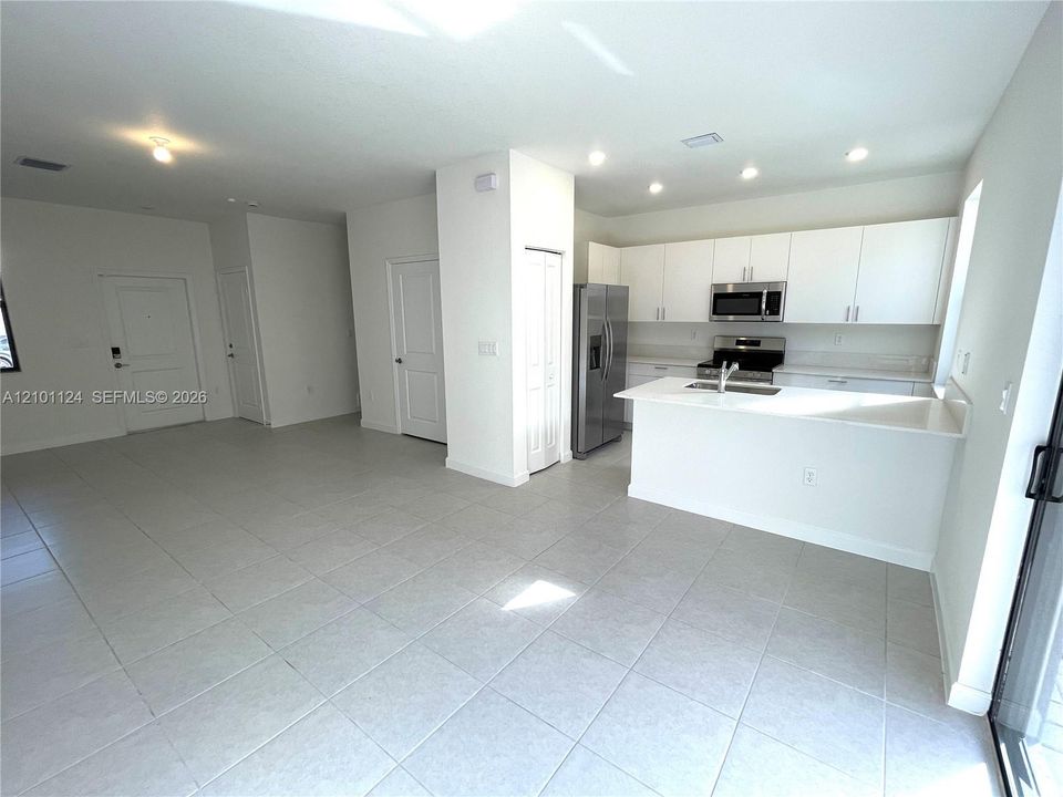 В аренду: $2,800 (3 спален, 2 ванн, 1331 Квадратных фут)