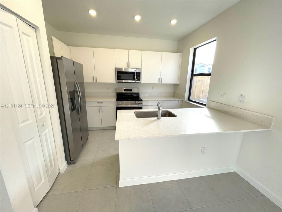 В аренду: $2,800 (3 спален, 2 ванн, 1331 Квадратных фут)