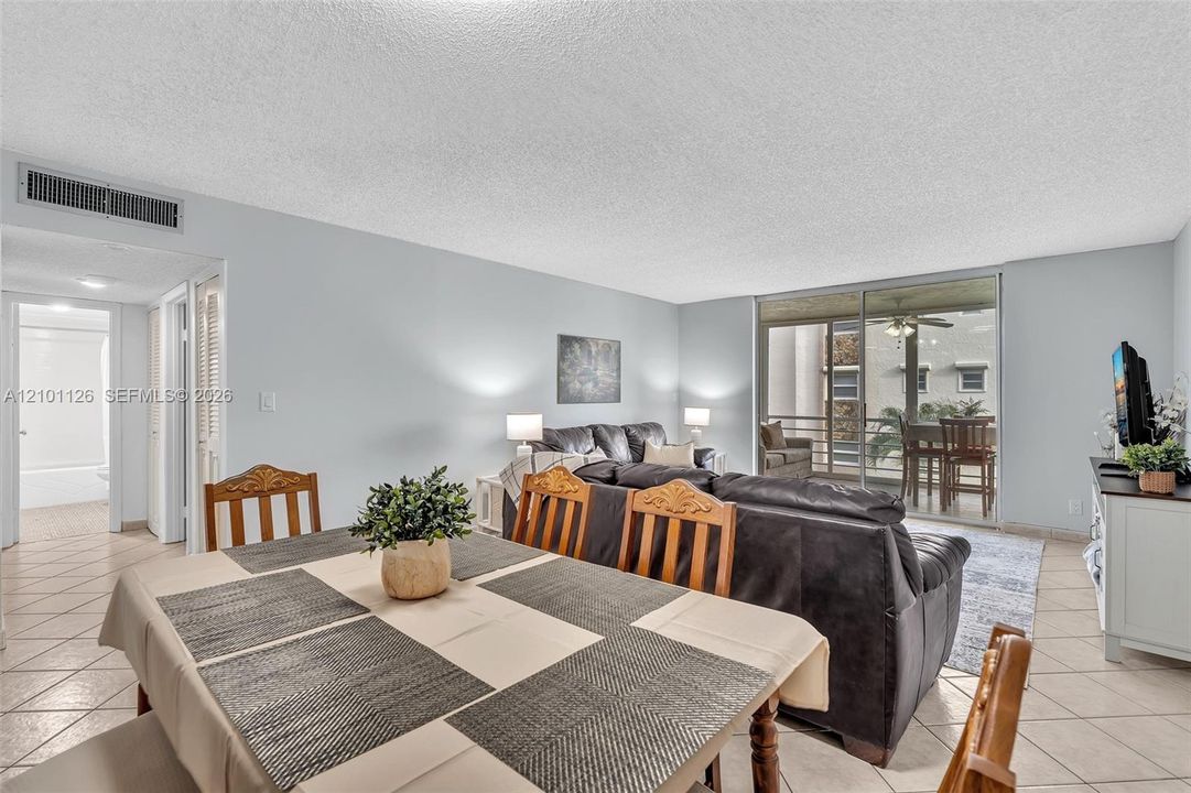 For Sale: $239,000 (2 beds, 2 baths, 1144 Square Feet)