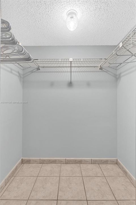 For Sale: $239,000 (2 beds, 2 baths, 1144 Square Feet)