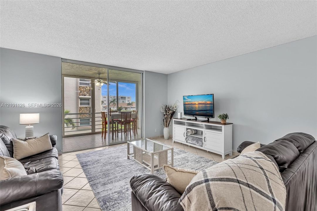For Sale: $239,000 (2 beds, 2 baths, 1144 Square Feet)