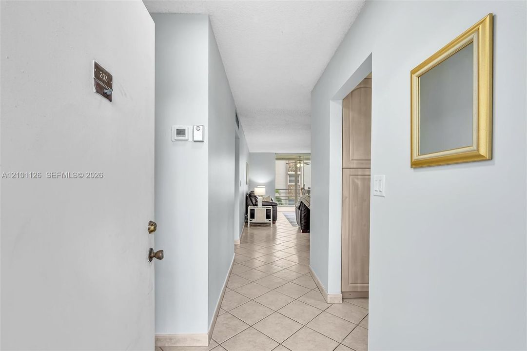 For Sale: $239,000 (2 beds, 2 baths, 1144 Square Feet)