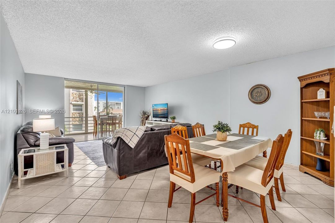 For Sale: $239,000 (2 beds, 2 baths, 1144 Square Feet)