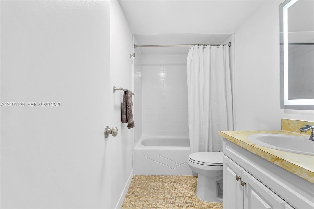 For Sale: $239,000 (2 beds, 2 baths, 1144 Square Feet)