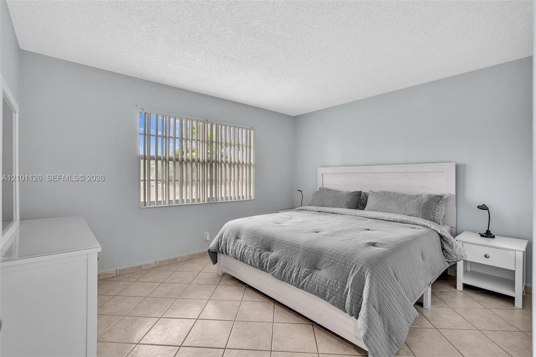 For Sale: $239,000 (2 beds, 2 baths, 1144 Square Feet)