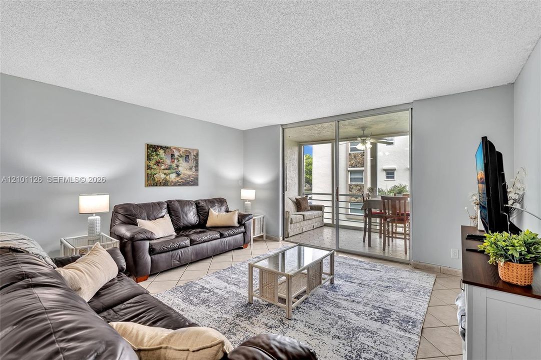 For Sale: $239,000 (2 beds, 2 baths, 1144 Square Feet)
