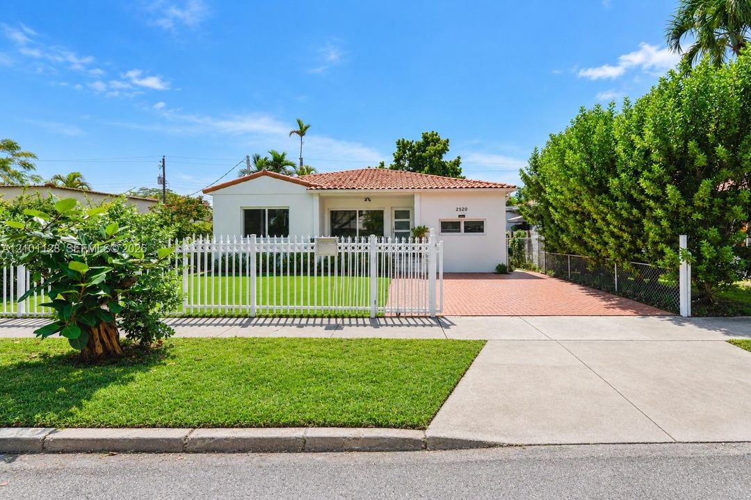 En Venta: $900,000 (3 camas, 2 baños, 1605 Pies cuadrados)