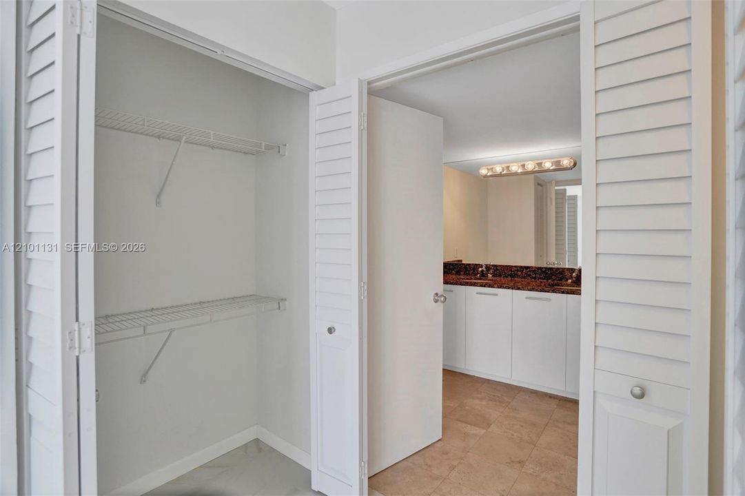 В аренду: $2,700 (2 спален, 2 ванн, 1065 Квадратных фут)