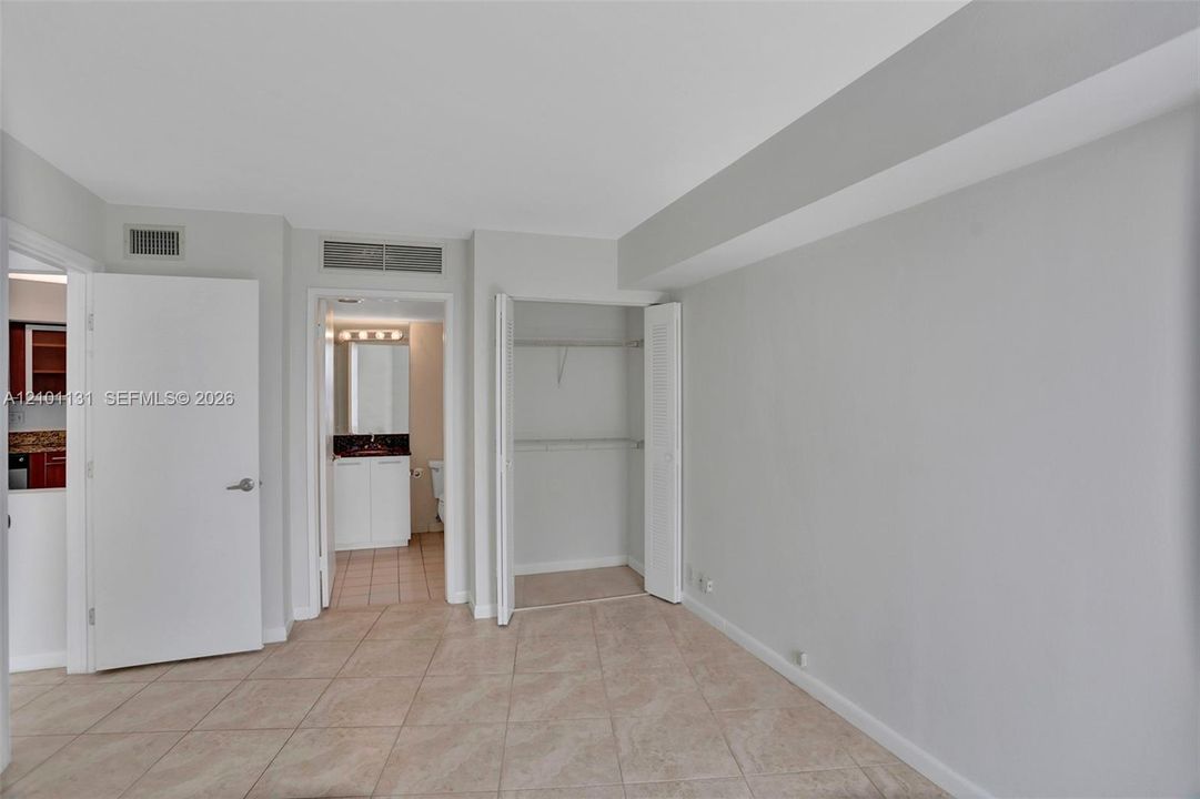 В аренду: $2,700 (2 спален, 2 ванн, 1065 Квадратных фут)