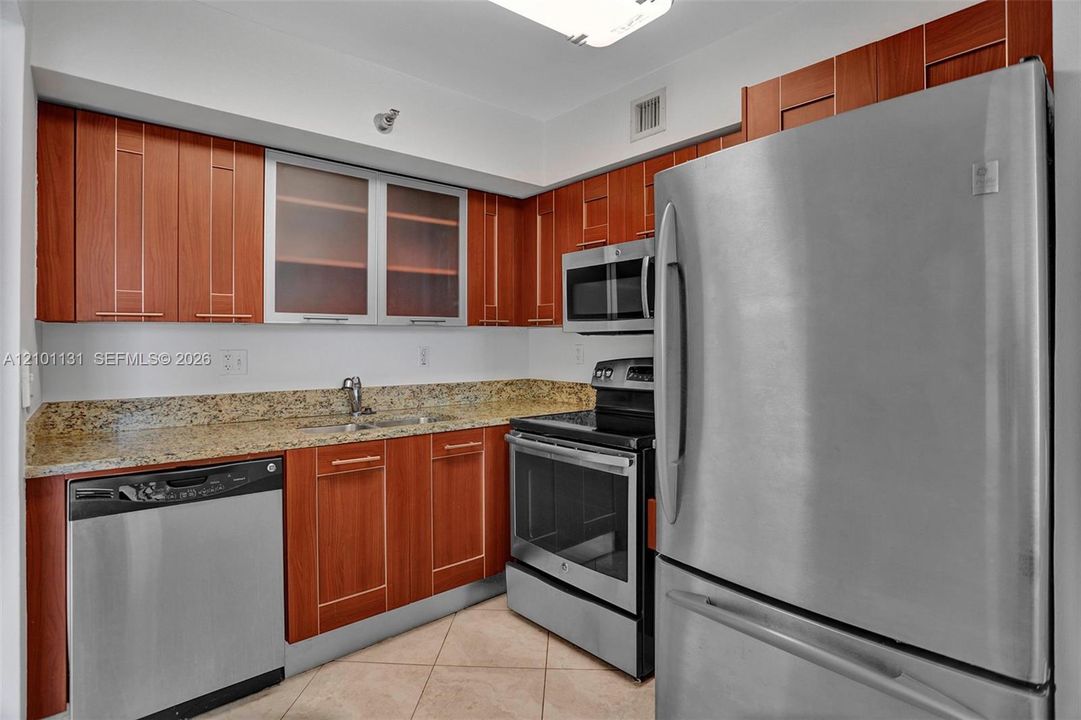 В аренду: $2,700 (2 спален, 2 ванн, 1065 Квадратных фут)