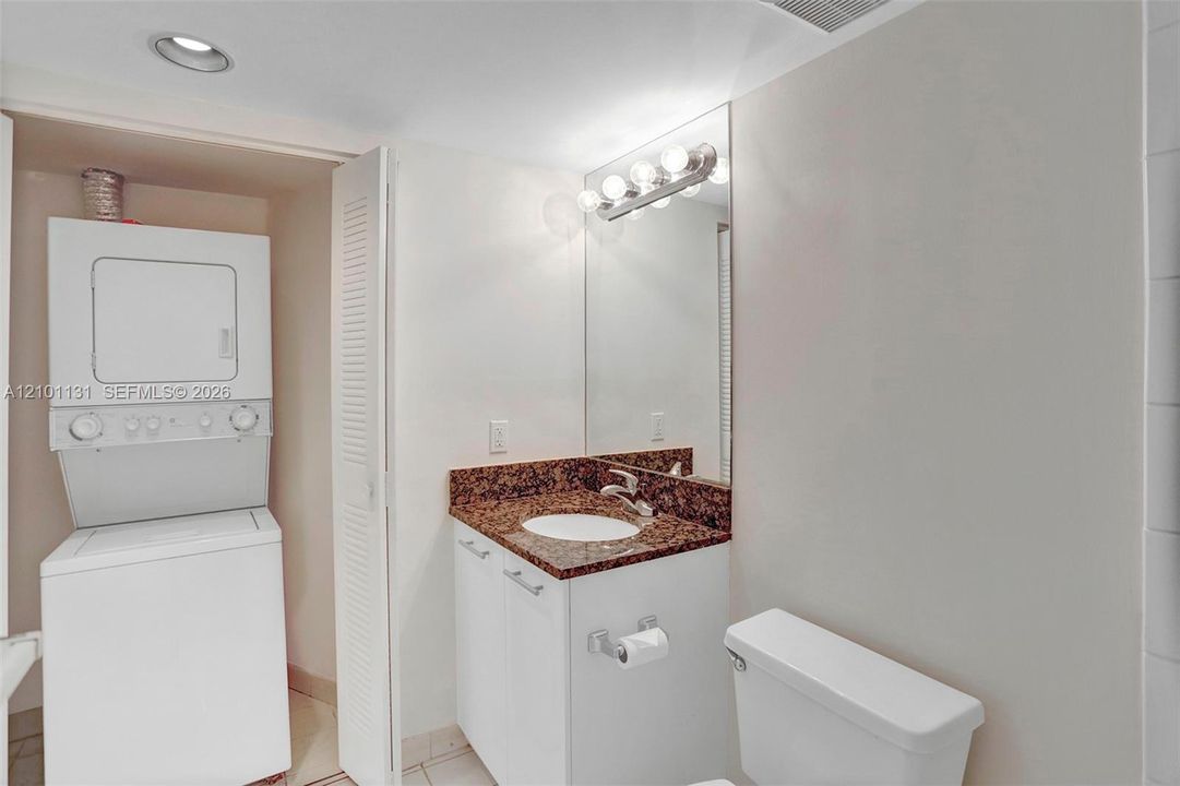 В аренду: $2,700 (2 спален, 2 ванн, 1065 Квадратных фут)