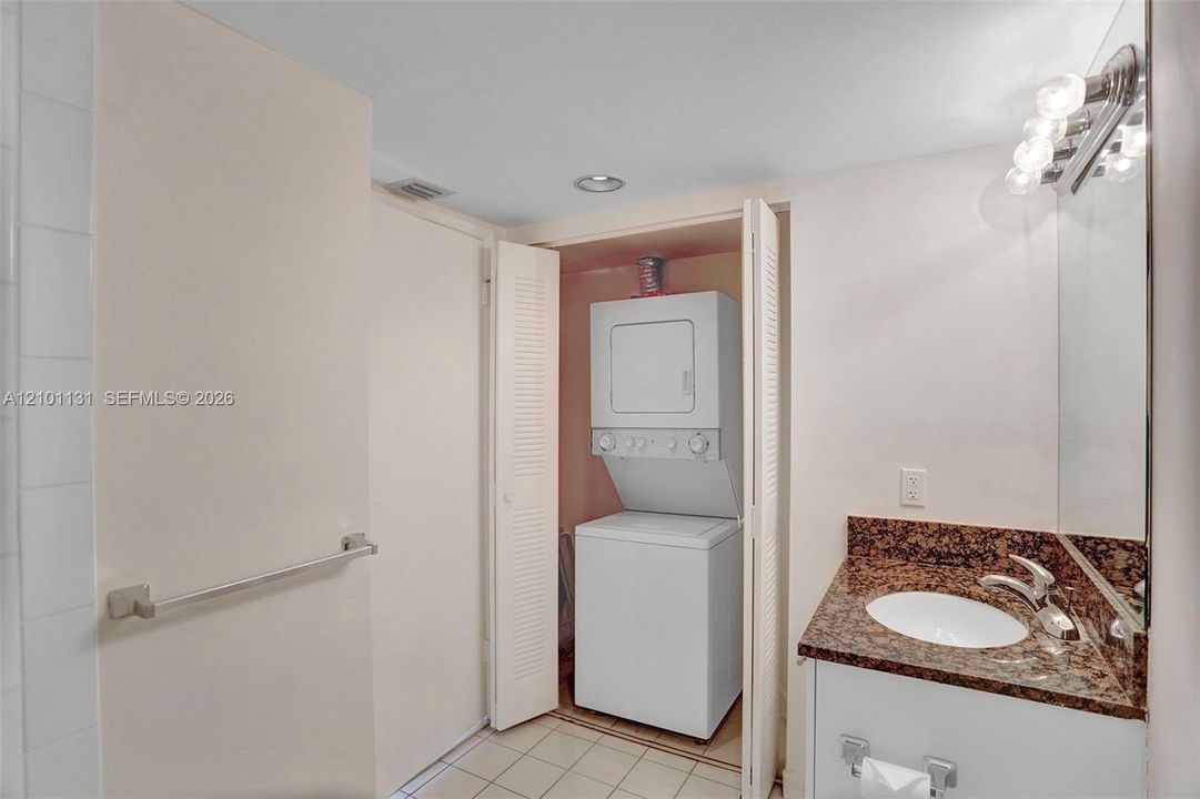 В аренду: $2,700 (2 спален, 2 ванн, 1065 Квадратных фут)
