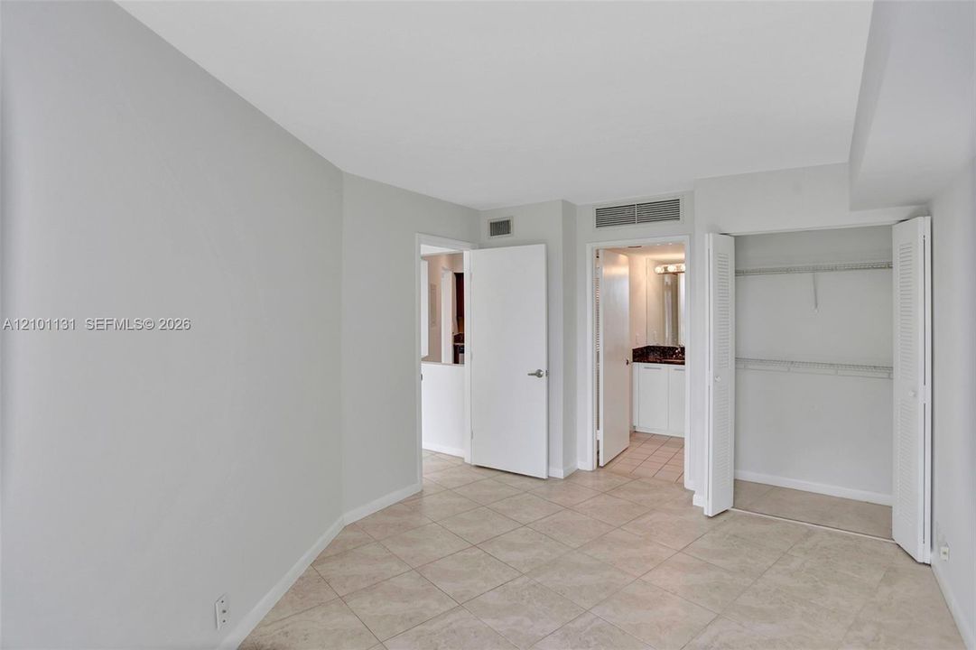 В аренду: $2,700 (2 спален, 2 ванн, 1065 Квадратных фут)