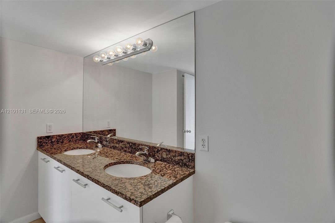 В аренду: $2,700 (2 спален, 2 ванн, 1065 Квадратных фут)