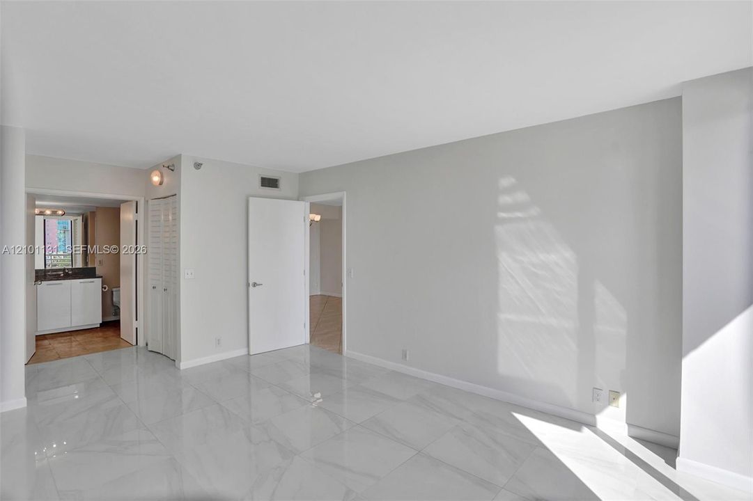В аренду: $2,700 (2 спален, 2 ванн, 1065 Квадратных фут)