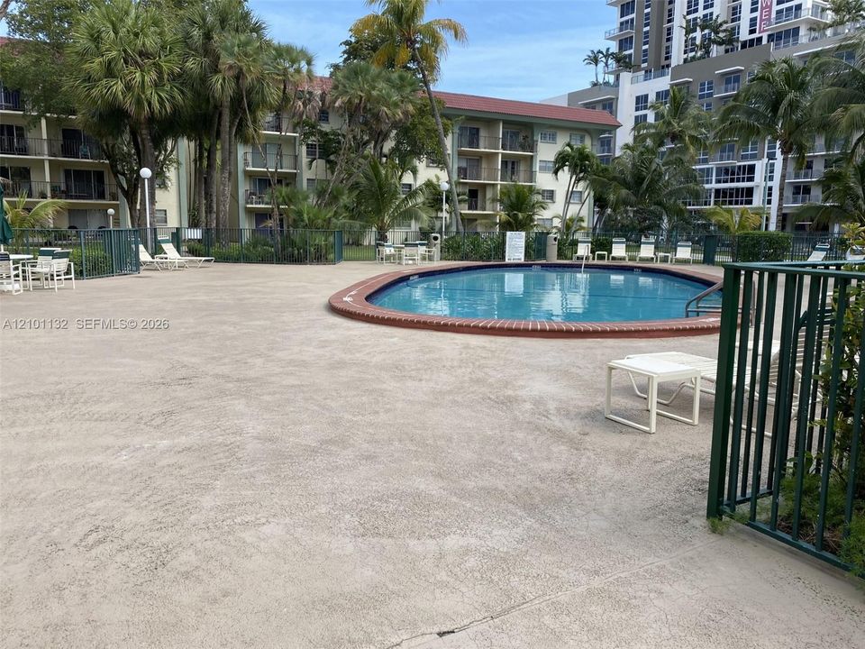 For Rent: $2,350 (2 beds, 2 baths, 1102 Square Feet)