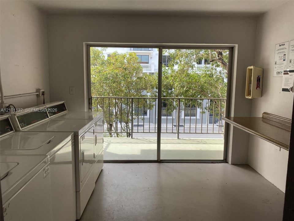 For Rent: $2,350 (2 beds, 2 baths, 1102 Square Feet)