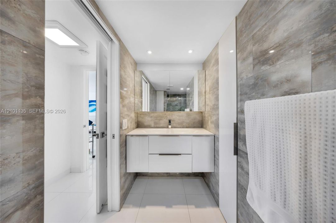 En Venta: $445,000 (2 camas, 2 baños, 1100 Pies cuadrados)