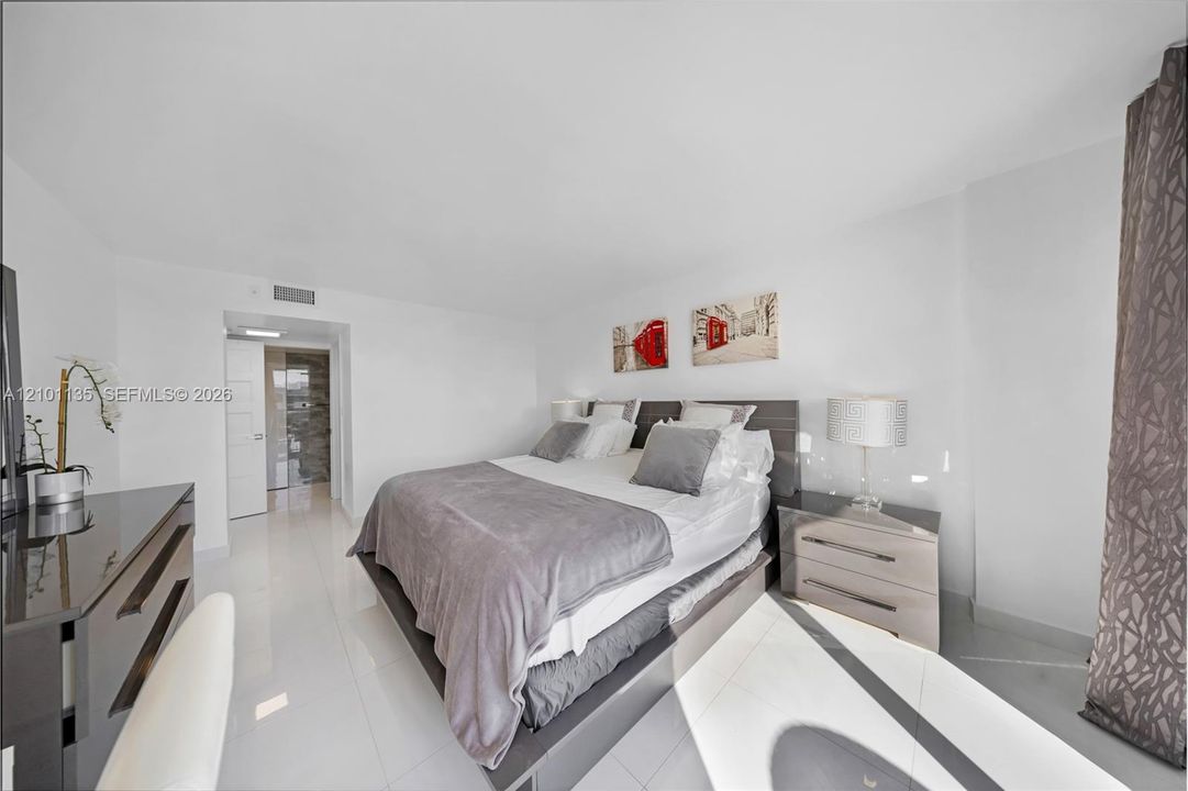 En Venta: $445,000 (2 camas, 2 baños, 1100 Pies cuadrados)