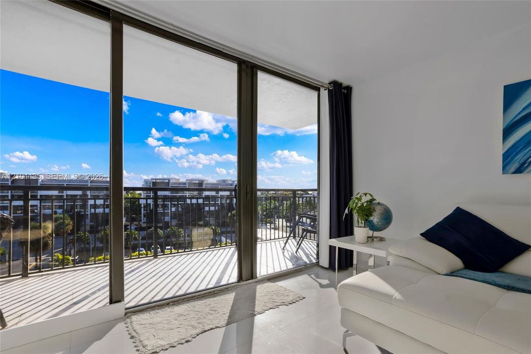 En Venta: $445,000 (2 camas, 2 baños, 1100 Pies cuadrados)