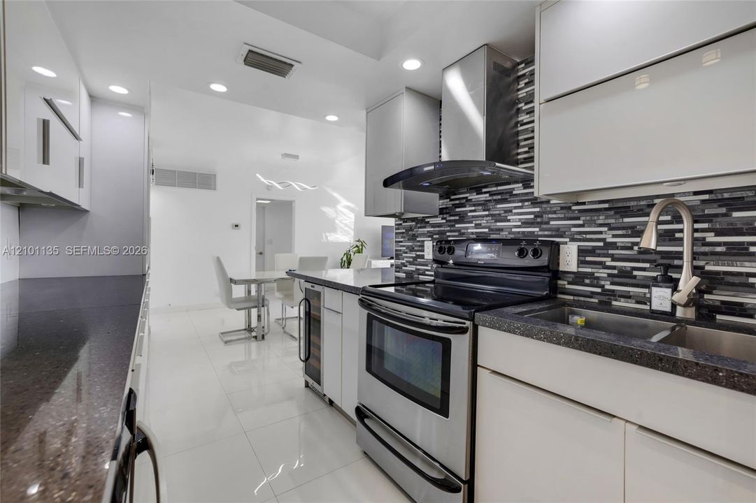 En Venta: $445,000 (2 camas, 2 baños, 1100 Pies cuadrados)