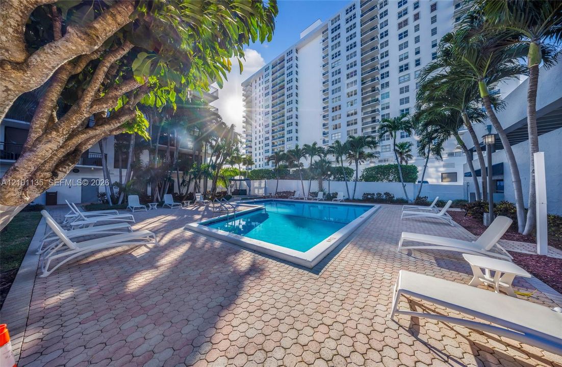 En Venta: $445,000 (2 camas, 2 baños, 1100 Pies cuadrados)