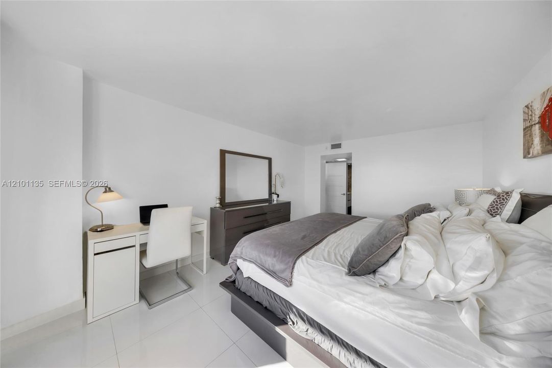 En Venta: $445,000 (2 camas, 2 baños, 1100 Pies cuadrados)