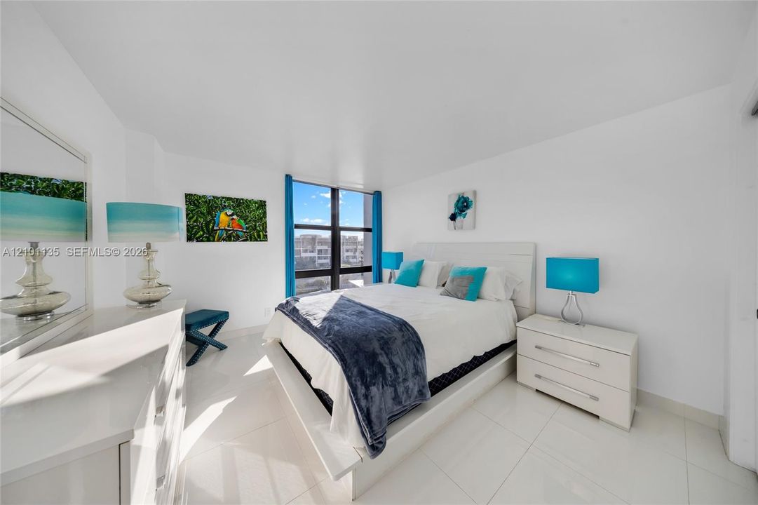 En Venta: $445,000 (2 camas, 2 baños, 1100 Pies cuadrados)
