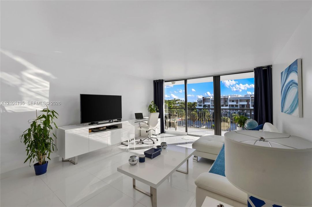 En Venta: $445,000 (2 camas, 2 baños, 1100 Pies cuadrados)