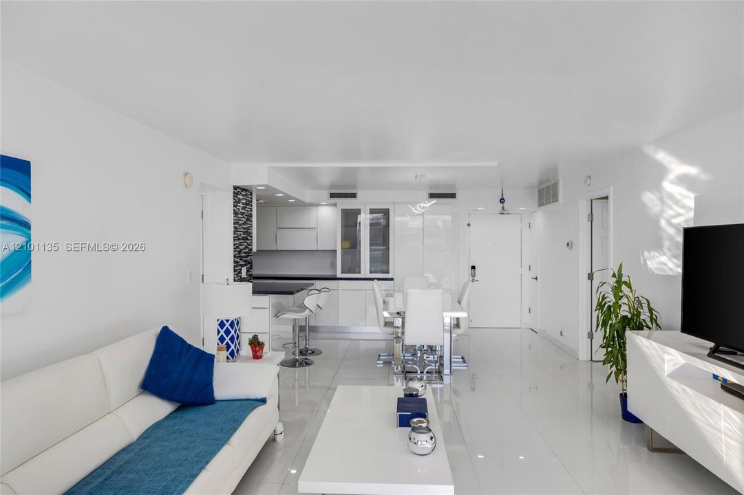 En Venta: $445,000 (2 camas, 2 baños, 1100 Pies cuadrados)