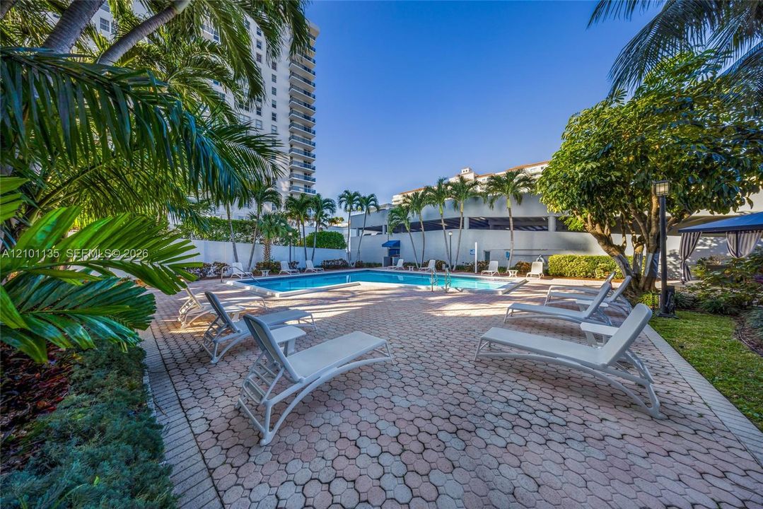 En Venta: $445,000 (2 camas, 2 baños, 1100 Pies cuadrados)