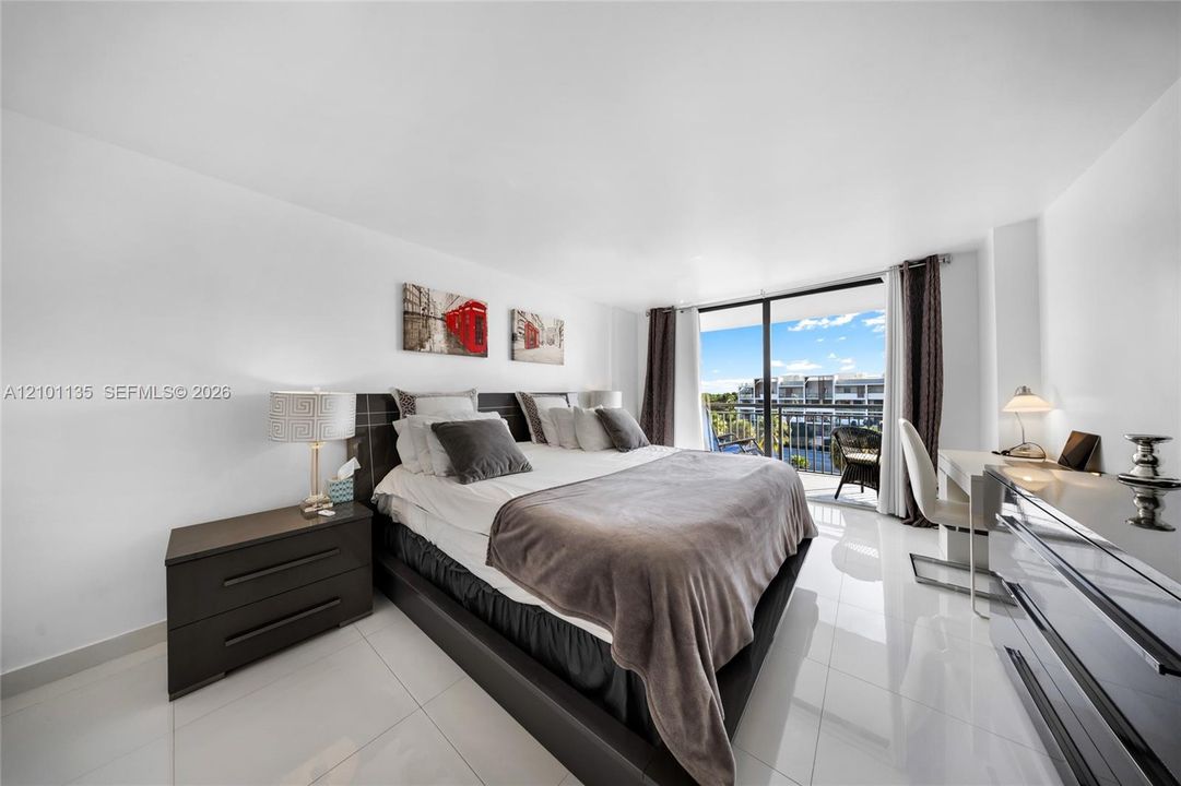 En Venta: $445,000 (2 camas, 2 baños, 1100 Pies cuadrados)