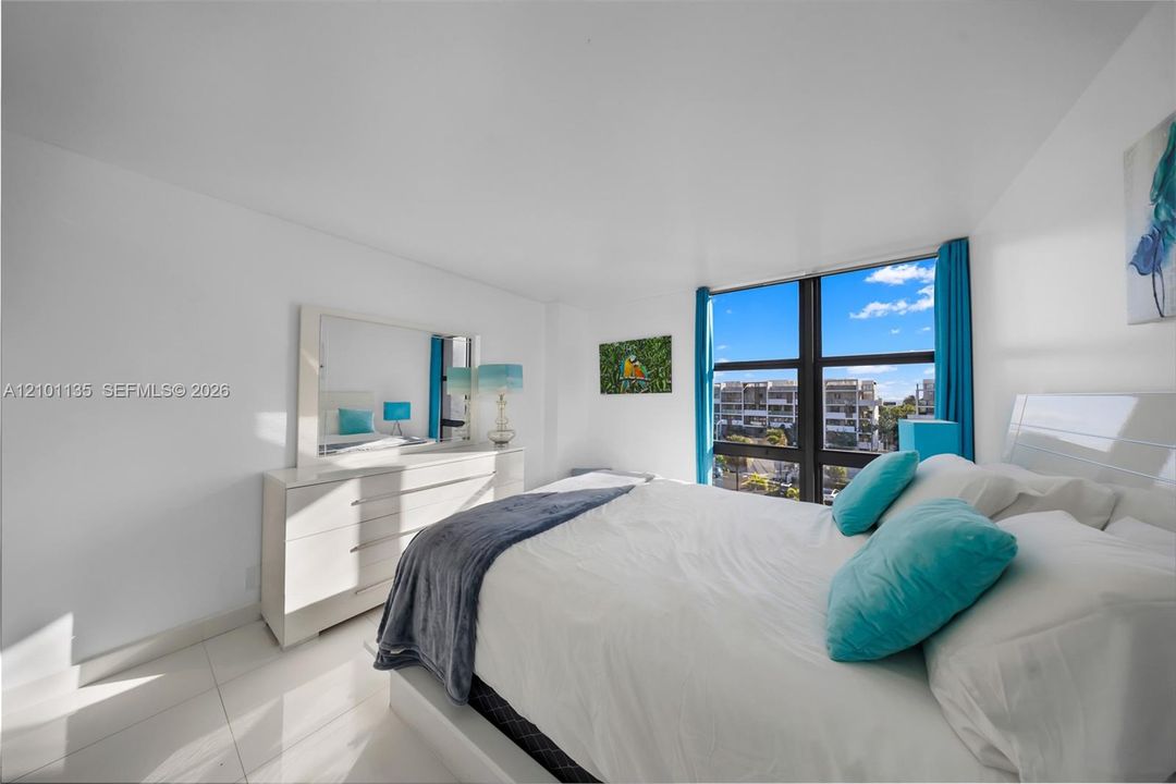 En Venta: $445,000 (2 camas, 2 baños, 1100 Pies cuadrados)