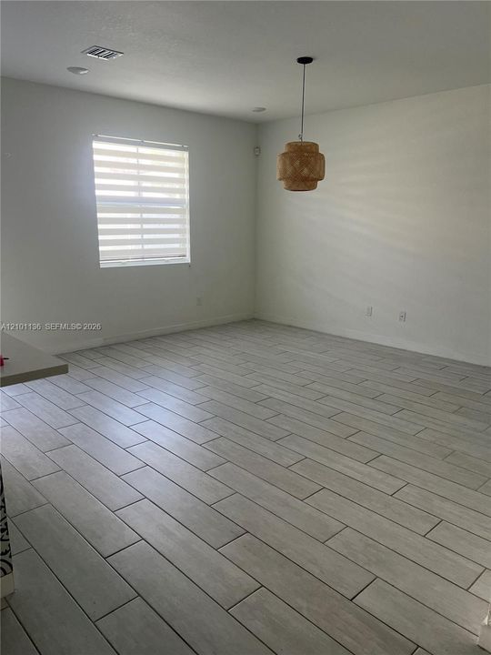 В аренду: $2,950 (3 спален, 2 ванн, 1712 Квадратных фут)