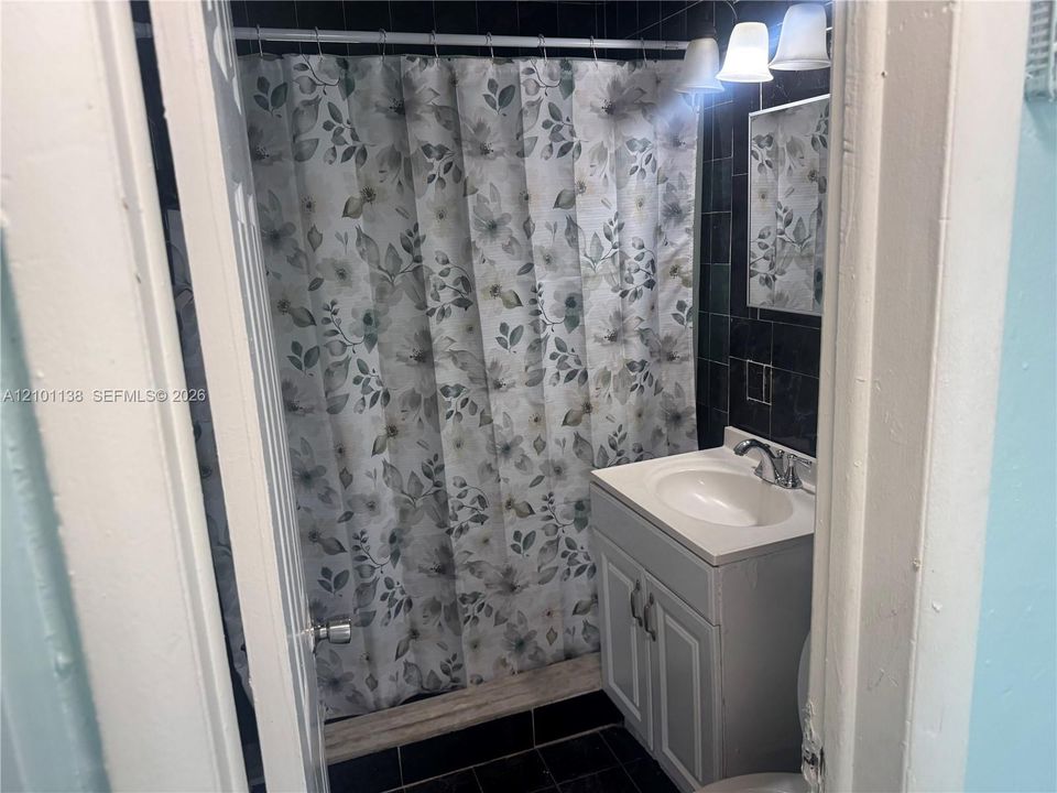 В аренду: $2,300 (2 спален, 1 ванн, 690 Квадратных фут)