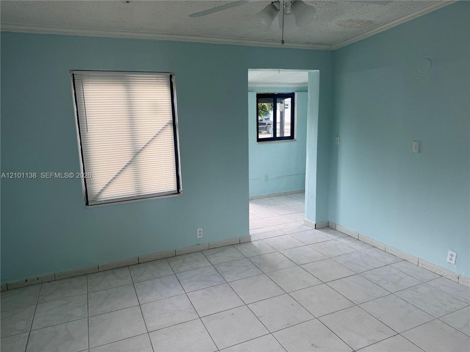 В аренду: $2,300 (2 спален, 1 ванн, 690 Квадратных фут)