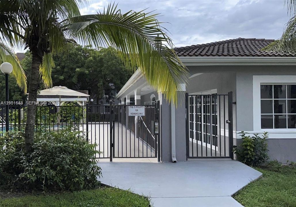 Clubhouse/Pool