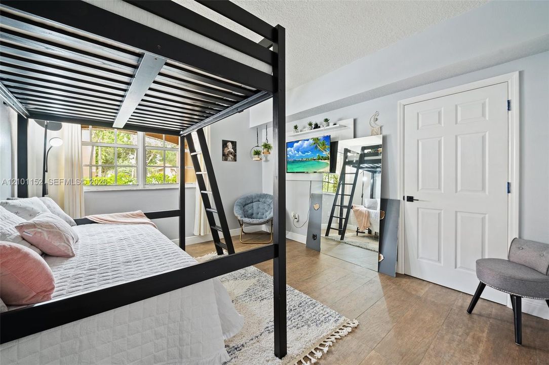 En Renta: $2,950 (3 camas, 2 baños, 1330 Pies cuadrados)
