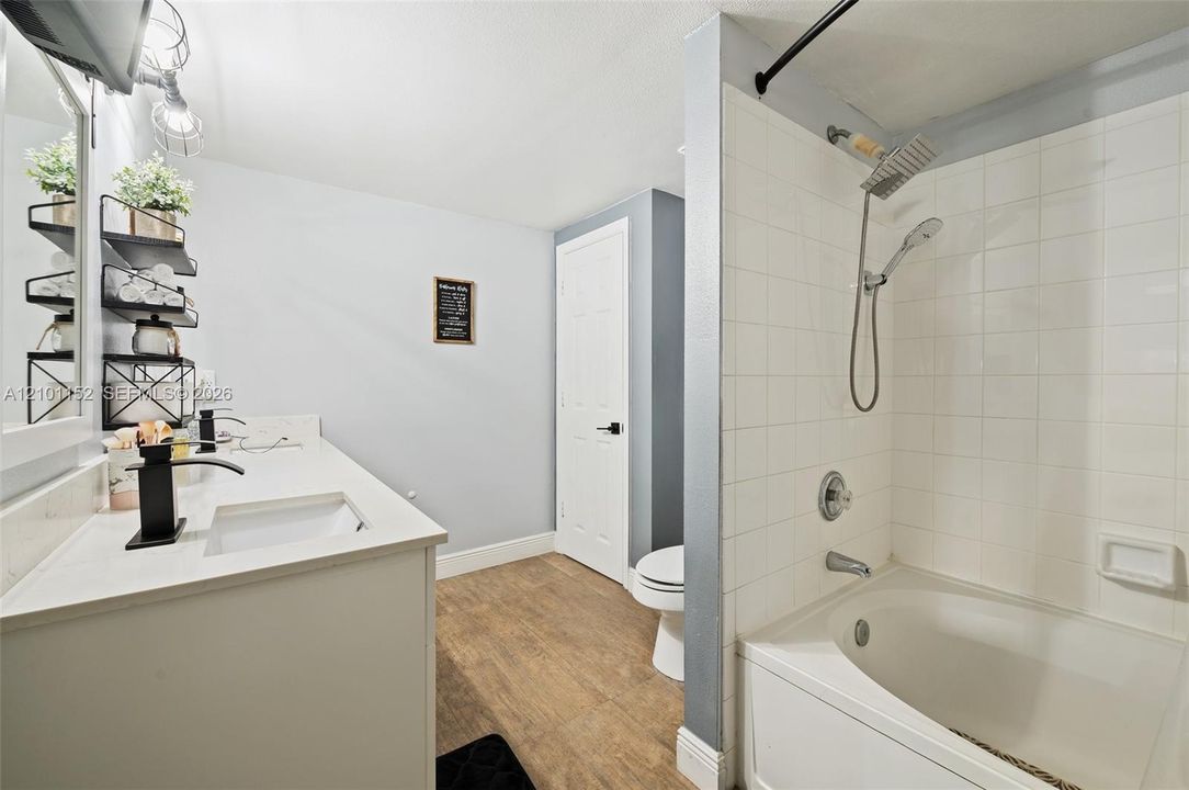 En Renta: $2,950 (3 camas, 2 baños, 1330 Pies cuadrados)