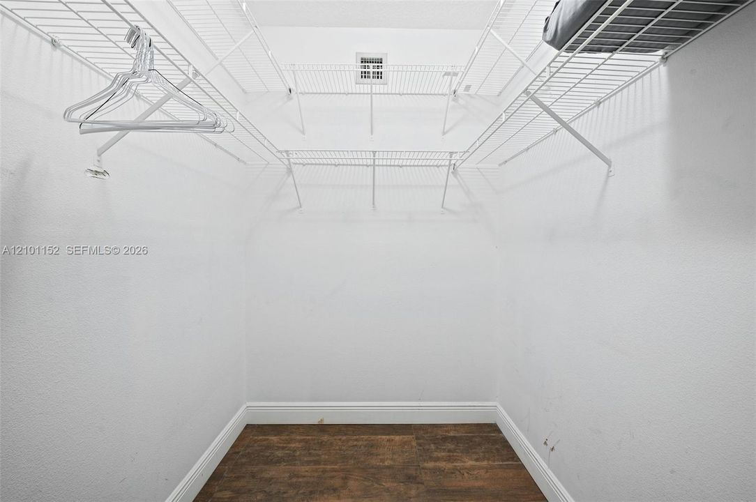 En Renta: $2,950 (3 camas, 2 baños, 1330 Pies cuadrados)