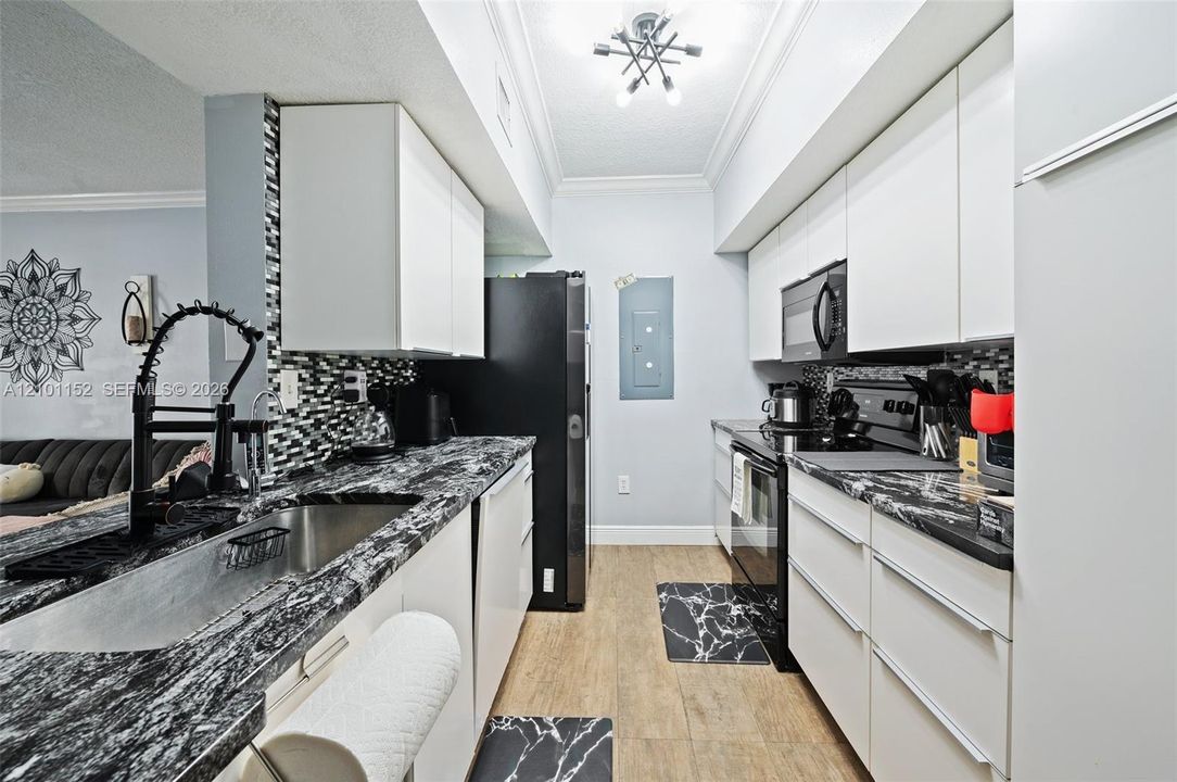 En Renta: $2,950 (3 camas, 2 baños, 1330 Pies cuadrados)