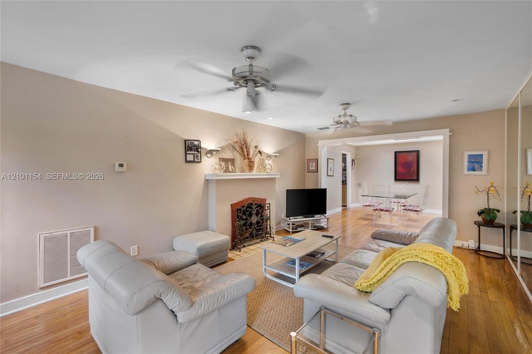 For Sale: $1,580,000 (4 beds, 3 baths, 1643 Square Feet)
