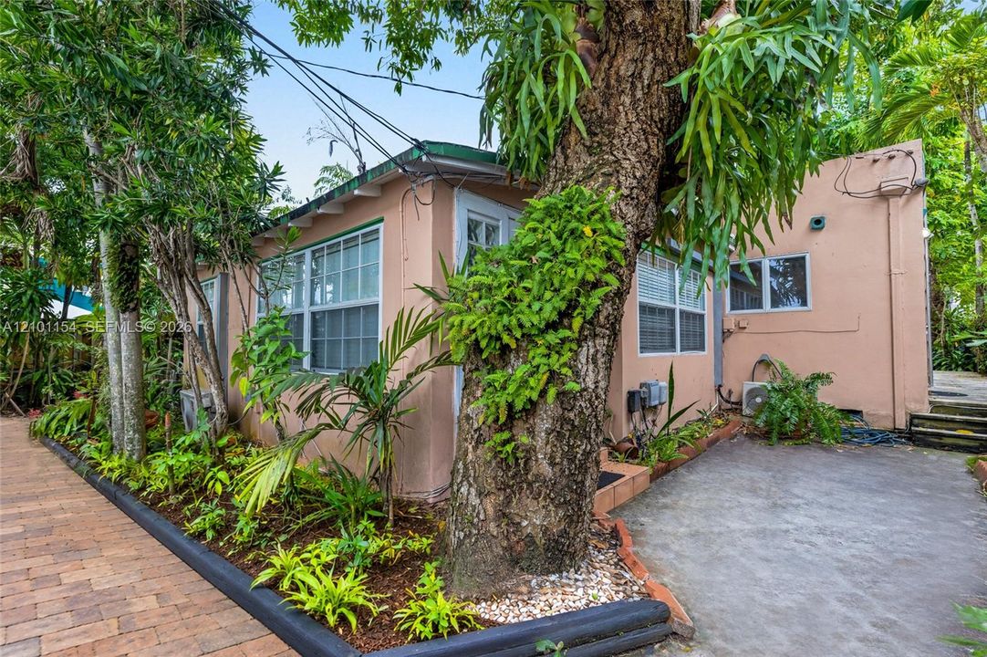For Sale: $1,580,000 (4 beds, 3 baths, 1643 Square Feet)
