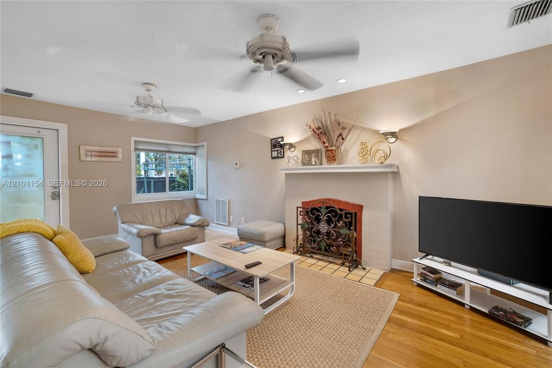 For Sale: $1,580,000 (4 beds, 3 baths, 1643 Square Feet)
