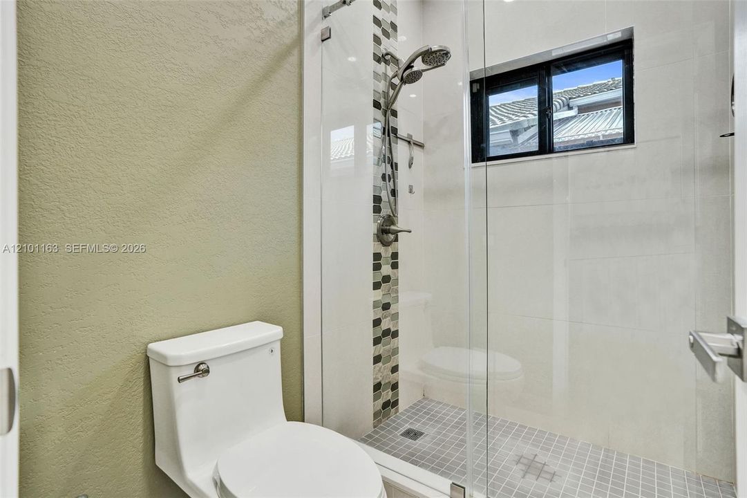 En Venta: $700,000 (3 camas, 2 baños, 1878 Pies cuadrados)