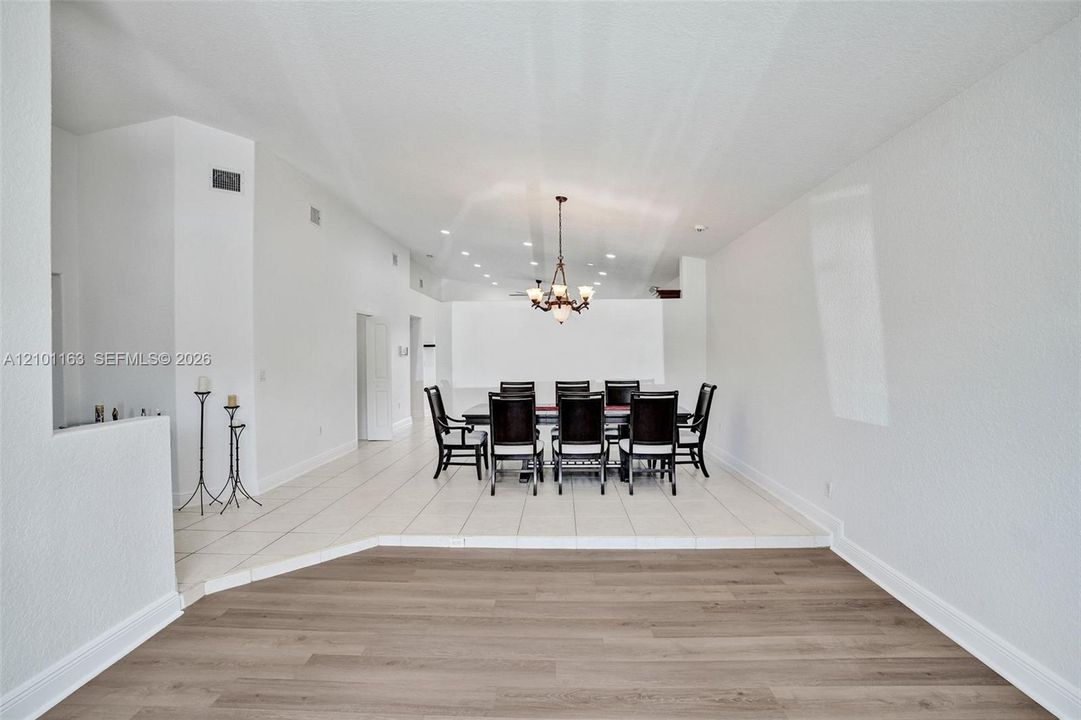 En Venta: $700,000 (3 camas, 2 baños, 1878 Pies cuadrados)