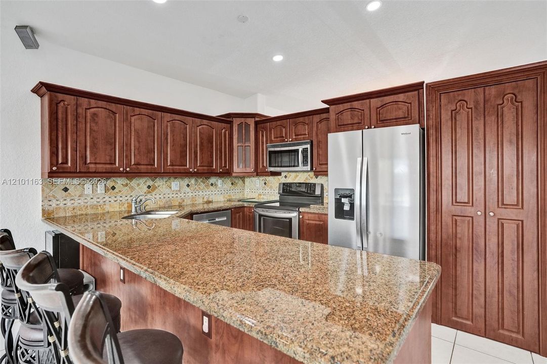 En Venta: $700,000 (3 camas, 2 baños, 1878 Pies cuadrados)