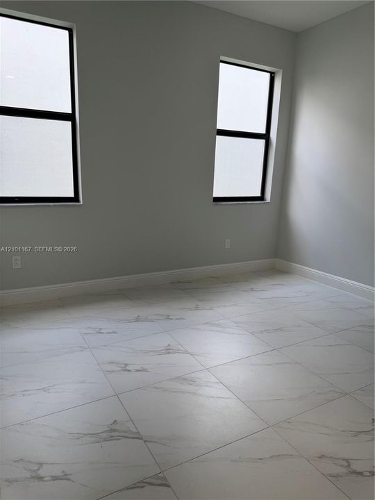 En Renta: $4,750 (4 camas, 3 baños, 2512 Pies cuadrados)